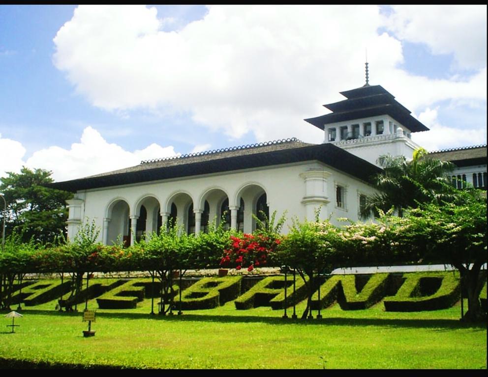 Ciwulan 36 Guest House Bandung Exterior foto
